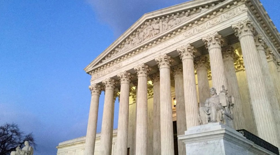 News4SA's tweet image. BREAKING NEWS: Supreme Court allows Trump to strip legal protections from 350,000 Venezuelans. bit.ly/43moRDX