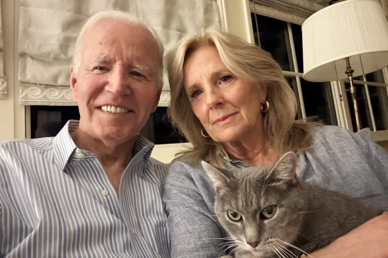 TWEEPS: Cancer doesn't just take Democrats or Republicans.

President Biden has it.
Scott Adams has it.
Now is NOT the time to cut Medicaid.

Can we get 1,000 fast RTs and replies using the hashtag #DefendMedicaidDefeatCancer to get it trending?

Please and thank you. 🙏💪