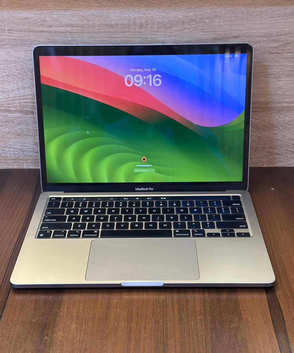 DanTech_Gadgets's tweet photo. 🏷️MacBook Pro 2020 M1 chip 8gb/256gb 960k only‼️ comes with charger✅
@MensahEstherOmo @MenaOfLagos https://t.co/znVO9pLDQ4