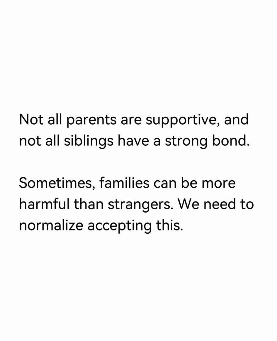 SadieJJ's tweet photo. 9 of us, and if you ask any 1 of us we will all tell a different perspective on "family life!" https://t.co/d1KLMKpCCd