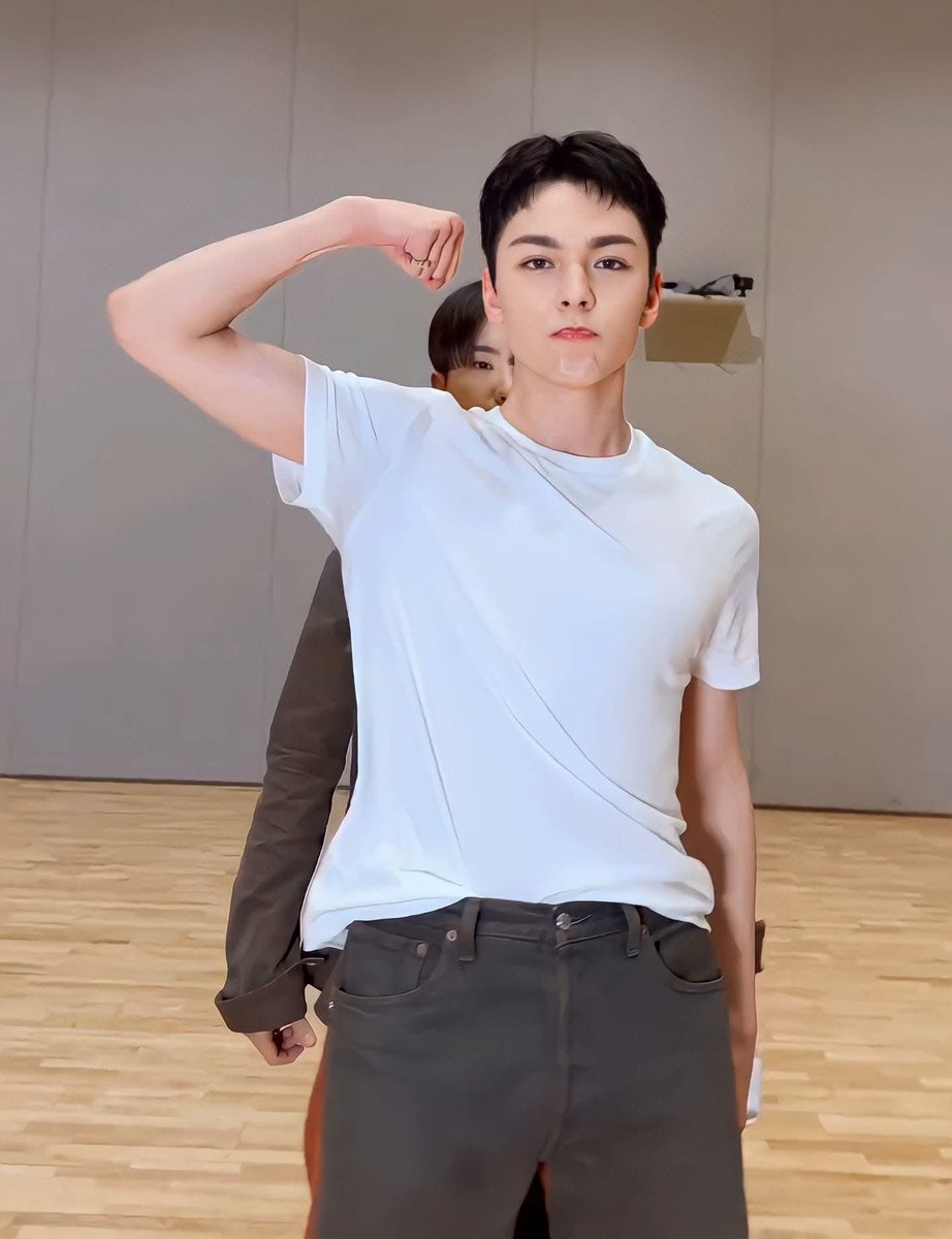 98vernz's tweet photo. JUST IN CASE Y'ALL FORGOT, WE ARE NEVER MOVING ON FROM THIS VERNON 🤌 https://t.co/VLdg9yp7m9