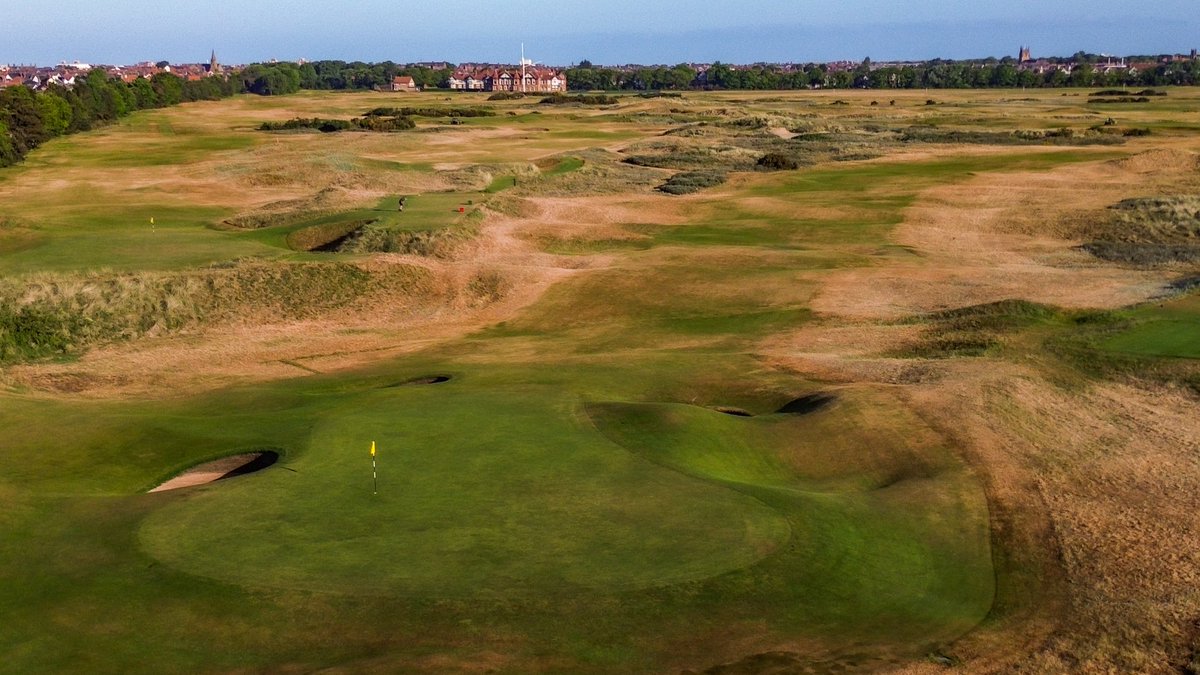 Sun kissed golf ☀️ true links conditions 
•
#RoyalLytham #LythamStAnnes #LinksGolf #WalkThePathofLegends