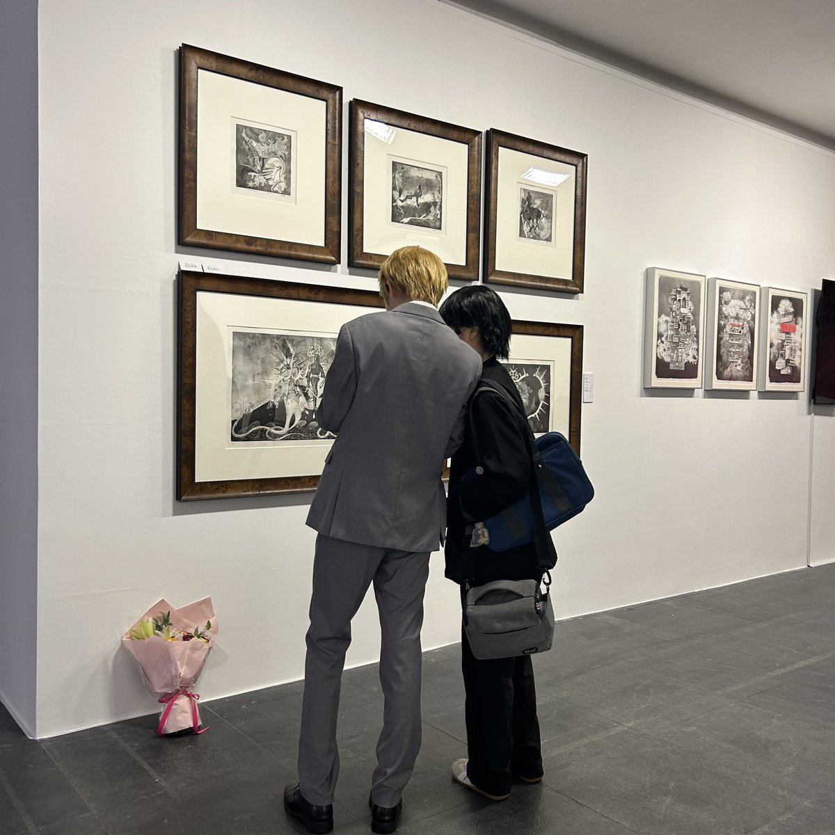 朋友出了师徒来看我的毕业展噢耶＼(^ω^)