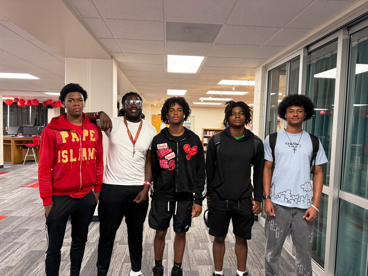 Raytown South High School Football (@raysouthfb) on Twitter photo Great visit with <a href="/Coach_Middleton/">Matthew Middleton</a> and the Wildcats. Came in to see some studs in our β28 and β27 class!
#TOITW Great visit with <a href="/Coach_Middleton/">Matthew Middleton</a> and the Wildcats. Came in to see some studs in our β28 and β27 class!
#TOITW