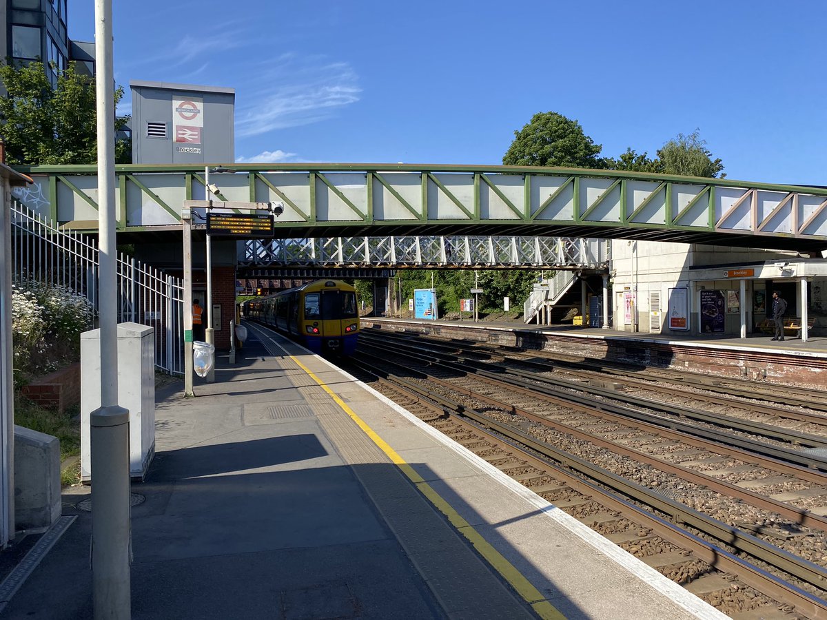 loypass_SCCar's tweet image. 🚉🟧 Some quickfire #WindrushLine progress to follow…
✅ Sydenham
✅ Forest Hill
✅ Brockley
✅ New Cross Gate
@TfL #LondonOverground @SouthernRailUK 

*Honor Oak Park I did nearly a decade ago. 700s were new and 455s still graced all four lines. We live in a dynamic world.
