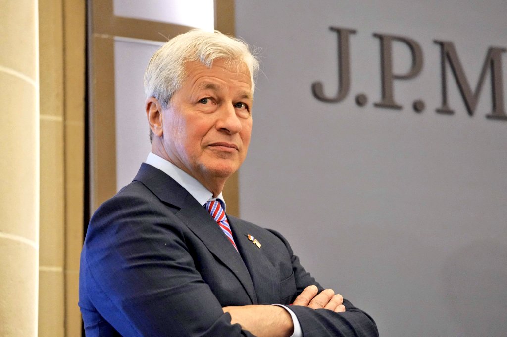 🚨 BREAKING : JPMorgan permetterà ai clienti di acquistare Bitcoin, ma non ne gestirà la custodia