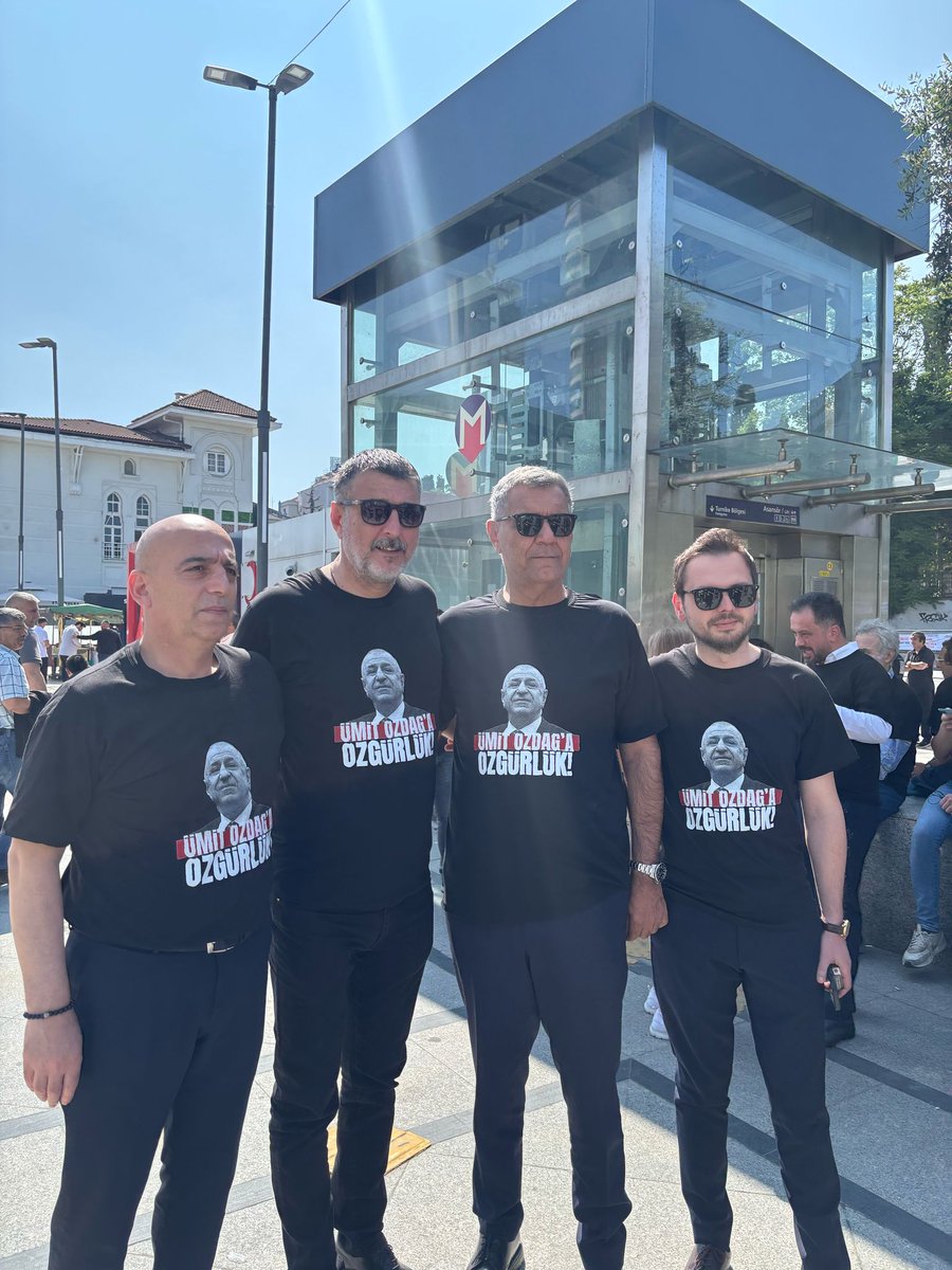 Bugün İstanbul İl Başkanlığı olarak Şişli İlçemizde yer alan Cevahir AVM'de esnaf ziyareti etkinliği gerçekleştirdik. Türk Milleti'nin ZAFER'ine vesile olması dileğiyle! <a href="/umitozdag/">Ümit Özdağ</a> <a href="/zaferpartisi/">Zafer Partisi</a> <a href="/AliSehirlioglu/">Prof.Dr. Ali Şehirlioğlu</a> <a href="/HakanAksit34/">Hakan Akşit</a> <a href="/ZaferPartisi_34/">Zafer Partisi İstanbul İl Başkanlığı</a>