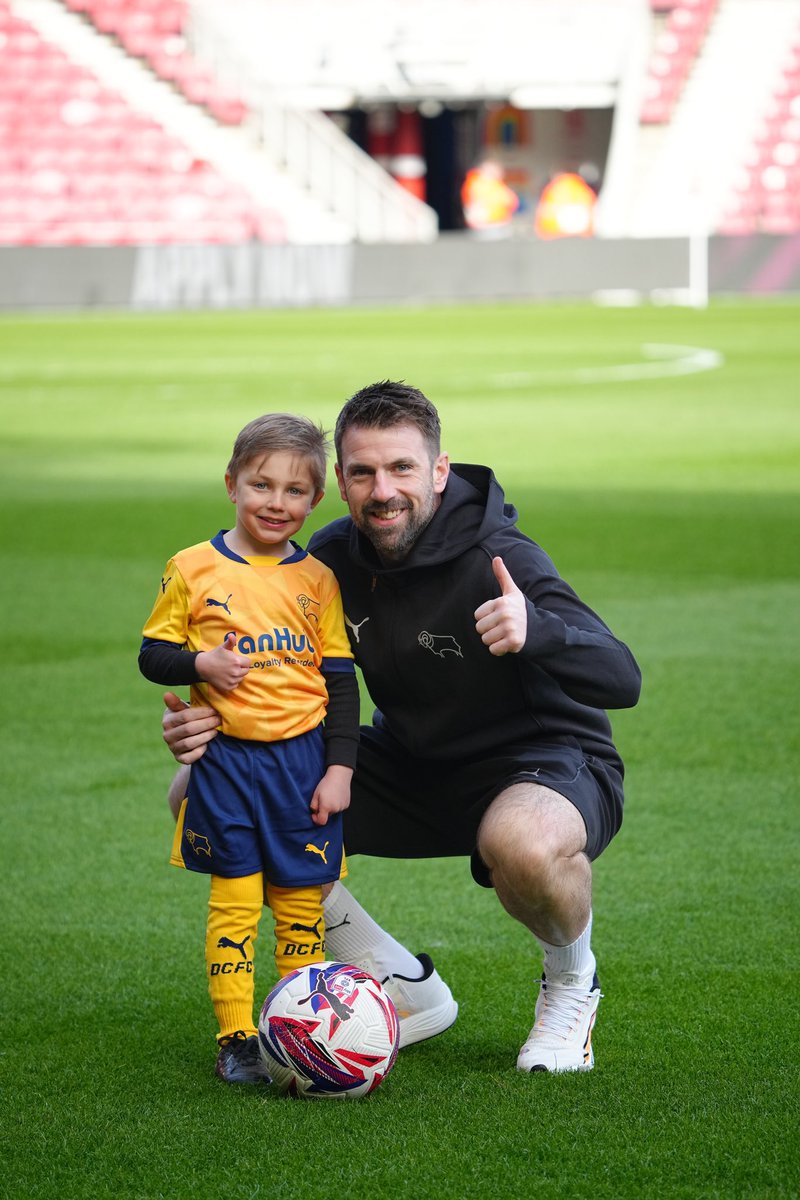 Delighted to be extending my stay with <a href="/dcfcofficial/">Derby County</a> 🧤 very excited to be part of this next chapter ⬆️ looking forward to get going in 25/26 🐑