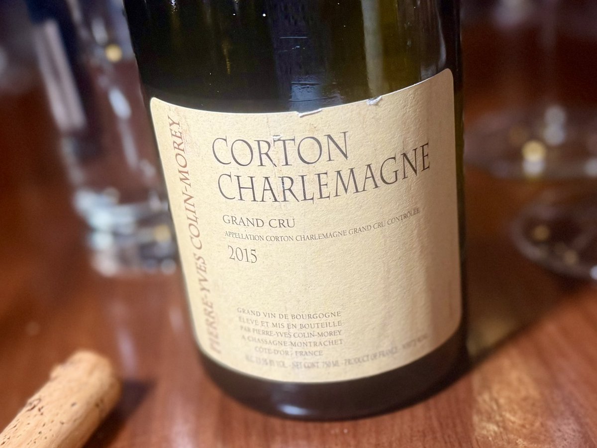 An Epic #wine night with some good friends enjoying #food &amp; #winepairings 

#wineintheglass #foodontheplate #sommlife #drinkwine #winedinner #winelover #redwine #Bordeaux #whiteburgundy #winepairing #foodiechats #winelovers #winetasting #luxurylifestyles #luxurylife #EpicNight
