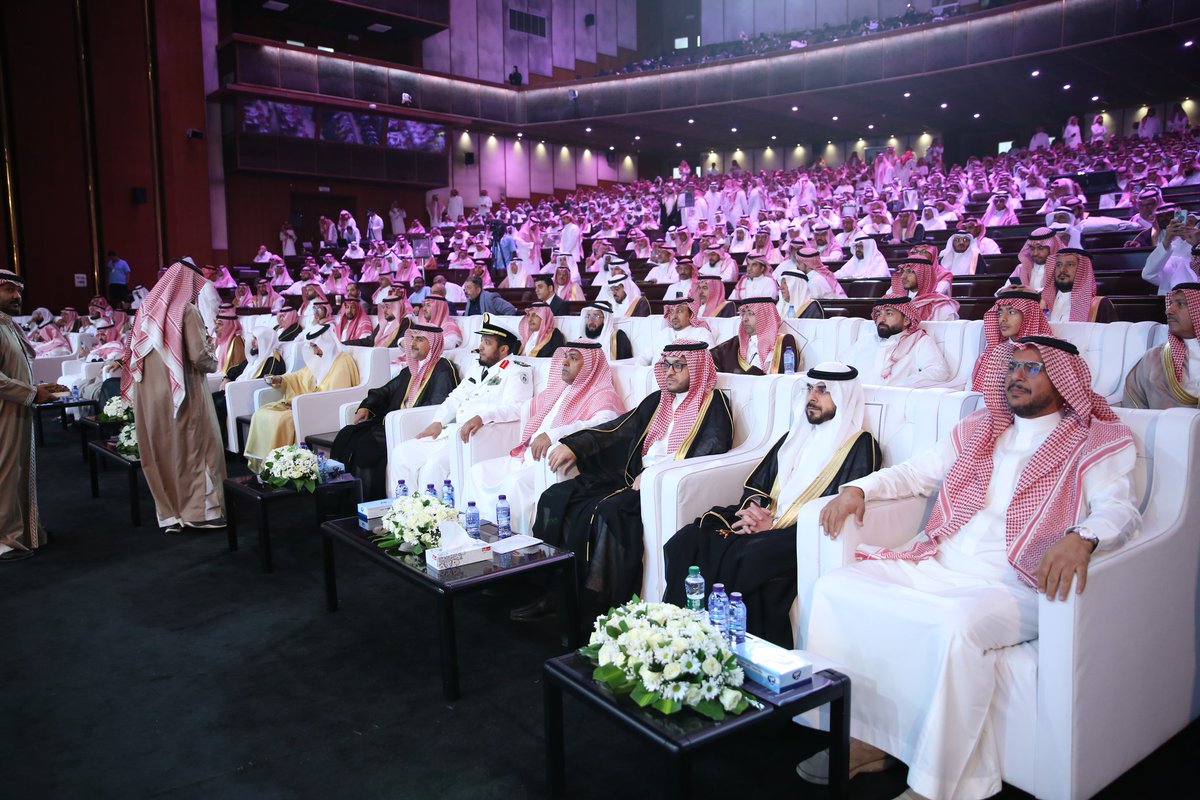 كلية الأعمال tweet media