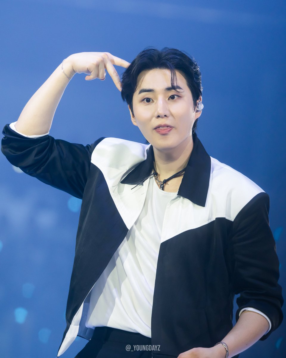 _youngdayz's tweet photo. 250518 
DAY6 3RD WORLD TOUR  <FOREVER YOUNG> Finale in SEOUL🦊 

고양이반~?

#데이식스 #DAY6 #영케이 #YoungK https://t.co/zm42XARoDP