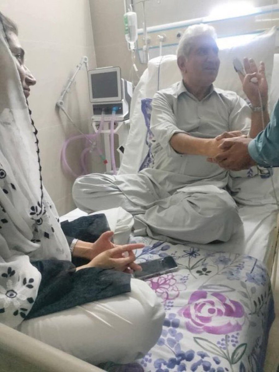 شاہ محمود قریشی صاحب بہت کمزور لگ رہے ہیں