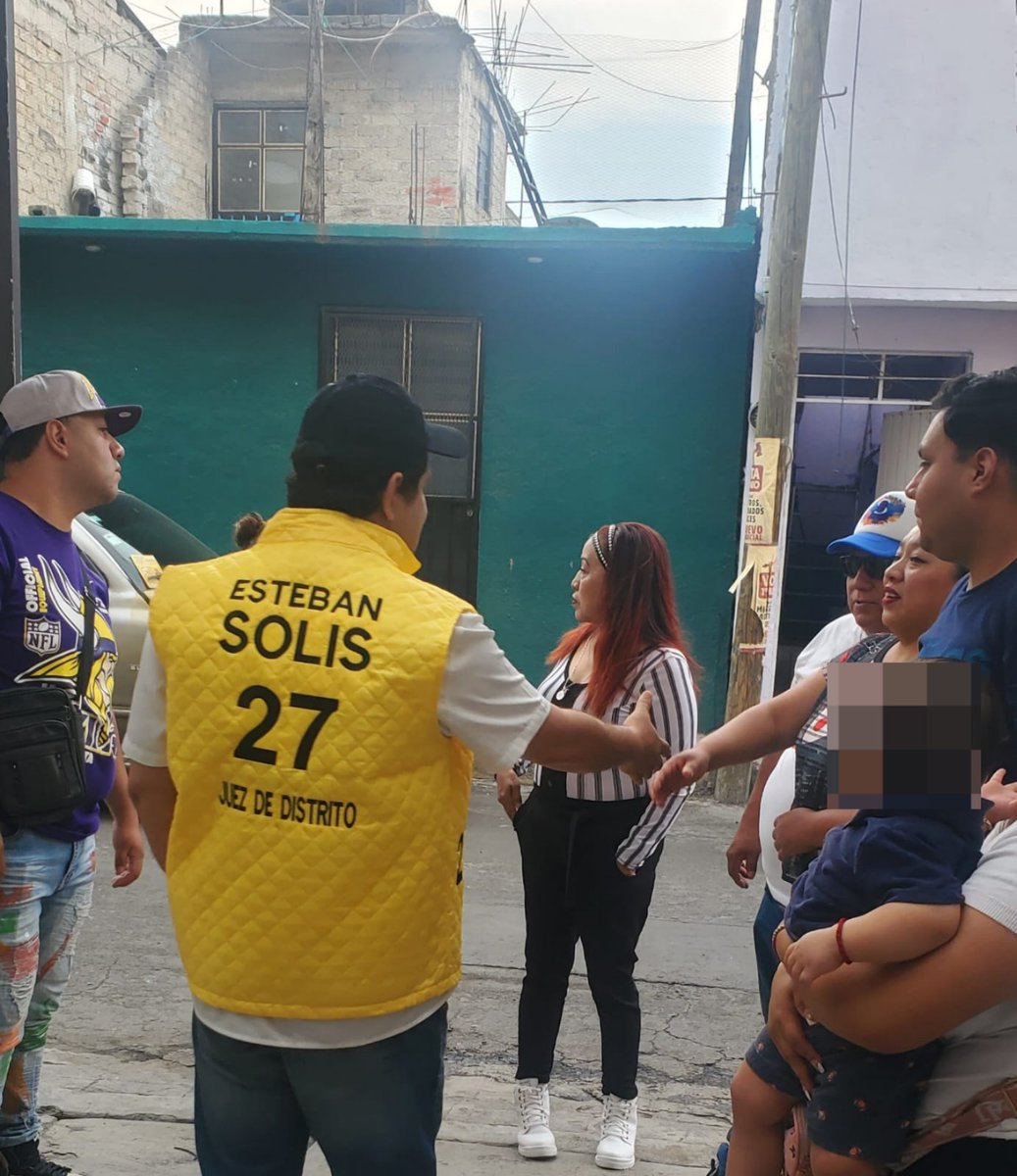 JuezSolis's tweet photo. Ayer visitamos a vecinos de San Juan Xalpa🚨
Soy Esteban Solís, candidato a Juez de Distrito en lo administrativo. 
Este 1 de junio ¡vota!📷
#EstebanSolís #BoletaAmarilla27 #VotoLibre #IztapalapaDecide #CoyoacánDeci https://t.co/mECWo4LeaV