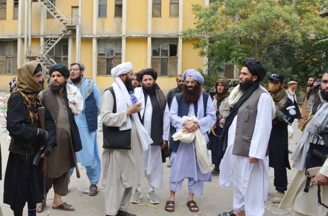 AdityaRajKaul's tweet image. #BREAKING: India comes to the rescue of Afghan refugees thrown out by Pakistan against all humanitarian norms.
India has donated aid of food items to the repatriated Afghan Refugees from Pakistan, the Ministry of Refugees and Repatriation of Afghanistan said in a statement.…
