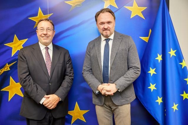 Achim Steiner (@asteiner) on Twitter photo A great pleasure to meet with Dan Jørgensen <a href="/DanJoergensen/">Dan Jørgensen</a>, European Commissioner for Energy.
We discussed advancing sustainable energy solutions, enhancing climate resilience, and strengthening EU-<a href="/UNDP/">UN Development</a> partnerships for a greener future. #ClimateAction A great pleasure to meet with Dan Jørgensen <a href="/DanJoergensen/">Dan Jørgensen</a>, European Commissioner for Energy.
We discussed advancing sustainable energy solutions, enhancing climate resilience, and strengthening EU-<a href="/UNDP/">UN Development</a> partnerships for a greener future. #ClimateAction