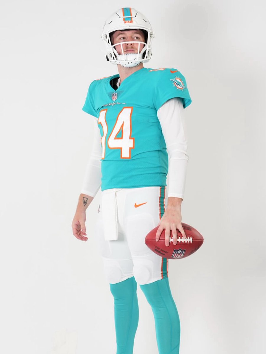 CJVogel_OTF's tweet photo. Former #Texas QB Quinn Ewers in his Miami Dolphin uniform. https://t.co/XRnN3HKRi4