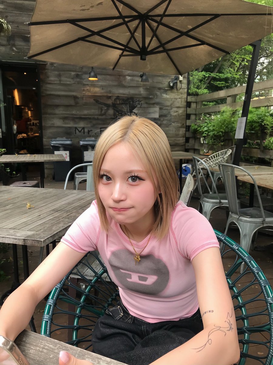 erina tweet media