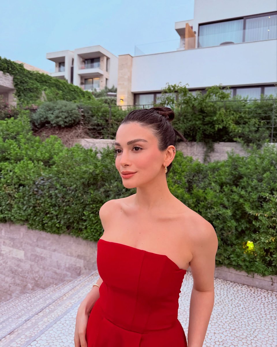 All About Özge Yağız tweet media