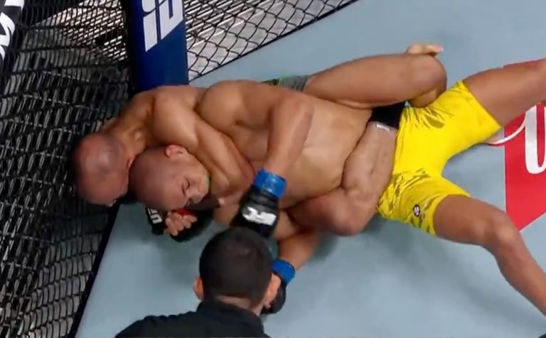 aristotlow_bets's tweet photo. Best bet of UFC APEX: Burns vs Morales

Gabe Green to win by submission +800

We’ve seen Camilo get subbed twice before and with Green winning most of his fights by sub, this was an insane line we HAD to take. It paid off handsomely! https://t.co/H7nsbbD4Xh
