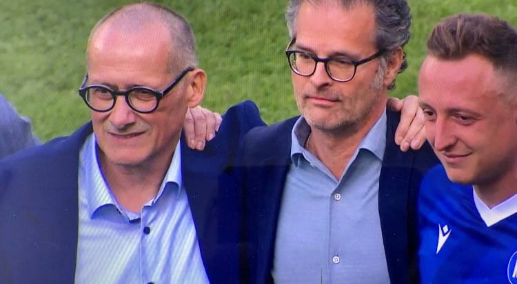 thomas_hockKA's tweet photo. Am gestrigen #Heimspieltag wurden von uns einige Spieler verabschiedet, die mir in den letzten Jahren echt ans Herz gewachsen sind. Herausheben möchte ich Robin #Bormuth u. Leon #Jensen. Alles Gute für Eure Zukunft und herzlichen Dank das Ihr unsere Farben vertreten habt. https://t.co/0ThkMFdJcw