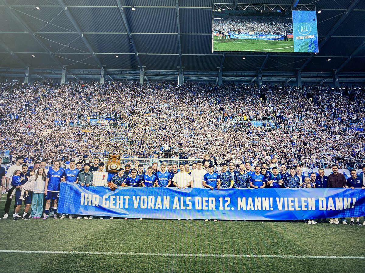 thomas_hockKA's tweet photo. Am gestrigen #Heimspieltag wurden von uns einige Spieler verabschiedet, die mir in den letzten Jahren echt ans Herz gewachsen sind. Herausheben möchte ich Robin #Bormuth u. Leon #Jensen. Alles Gute für Eure Zukunft und herzlichen Dank das Ihr unsere Farben vertreten habt. https://t.co/0ThkMFdJcw