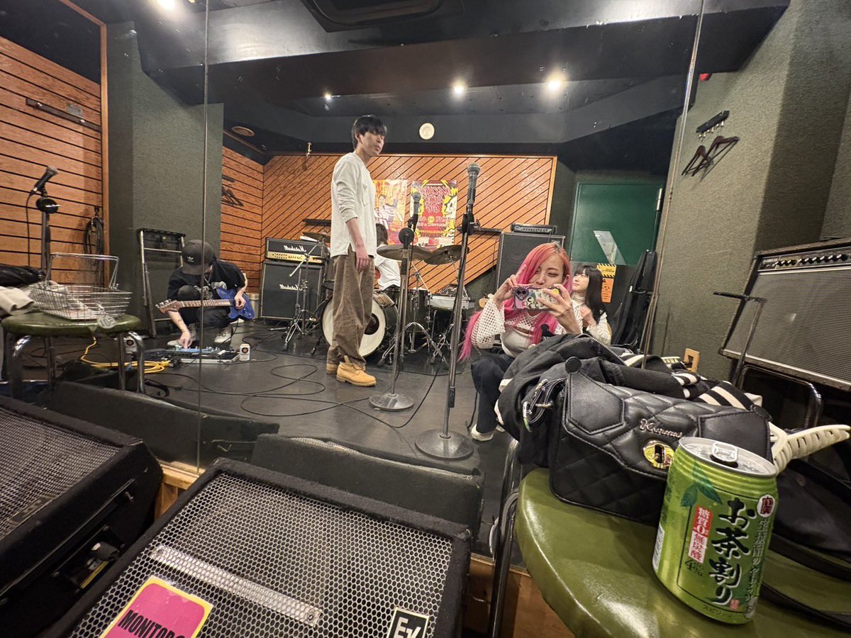 Alaboclub's tweet photo. A labo club.本日は5/27のライブに向けてのスタジオ！
ライブに向けての士気と酒気を高めるぞー！！🎤🍺
ご予約もお忘れなく〜！ https://t.co/I3oTBliUhX