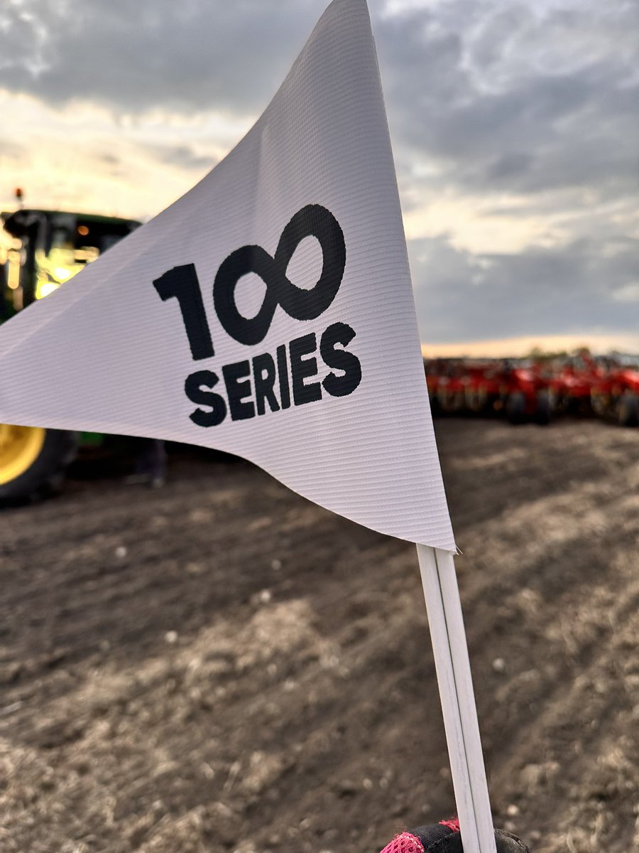 It’s always exciting to bring new seed technology to our customers. <a href="/PioneerSeedsCA/">Pioneer Seeds Canada</a> and reps like us understand the value of helping farmers make good decisions about profitability and improving land for future generations. <a href="/DwayneAndrashew/">Dwayne Andrashewski</a> #plotday