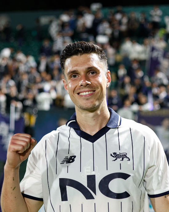 FrontPgFootball's tweet photo. #ICYMI 

A Socceroo on the scoresheet in South Korea 🇰🇷🇦🇺

Great to see Australia international John Iredale find the back of the net over the weekend for his Seoul E-Land FC side in the K League 2 competition! 👍

The 25-year-old forward played 90 minutes and scored his 6th goal of the season as Seoul E-Land claimed all three points in an away win over Gimpo FC. The win sees Seoul E-Land sit in fourth position on the competition ladder.

#FPFootball #AussiesAbroad 

📸: sourced from John Iredale Instagram
