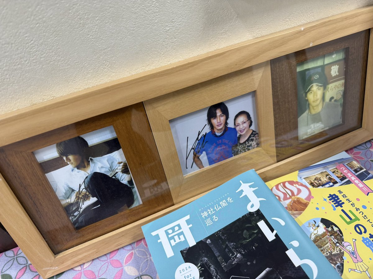 bnoz1783's tweet photo. 稲葉さんの地元、岡山県津山市に行ってきました🚗
「稲葉浩志君の想い出ロード」を走りながらたくさん地元の自然に触れられた🍀

イナバ化粧品店では稲葉さんのお母様に会えて感激して号泣😭✨
「あなたは絶対これから良いことがあるからね」って言われてまた泣いちゃった

本当に素敵な旅行でした😌 https://t.co/d1Kp2zvrZ6