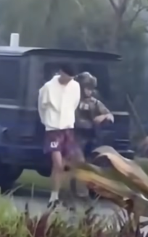 This 20-year-old pulled world's craziest crypto heist:

• Stole $230M in Bitcoin
• Handed out Birkin's bag to girls like candy
• Blew it on private jets, Lambos, &amp; $500K club nights

But then, one screen recording from a Twitter vigilante ended it all.

Here’s full story: 🧵