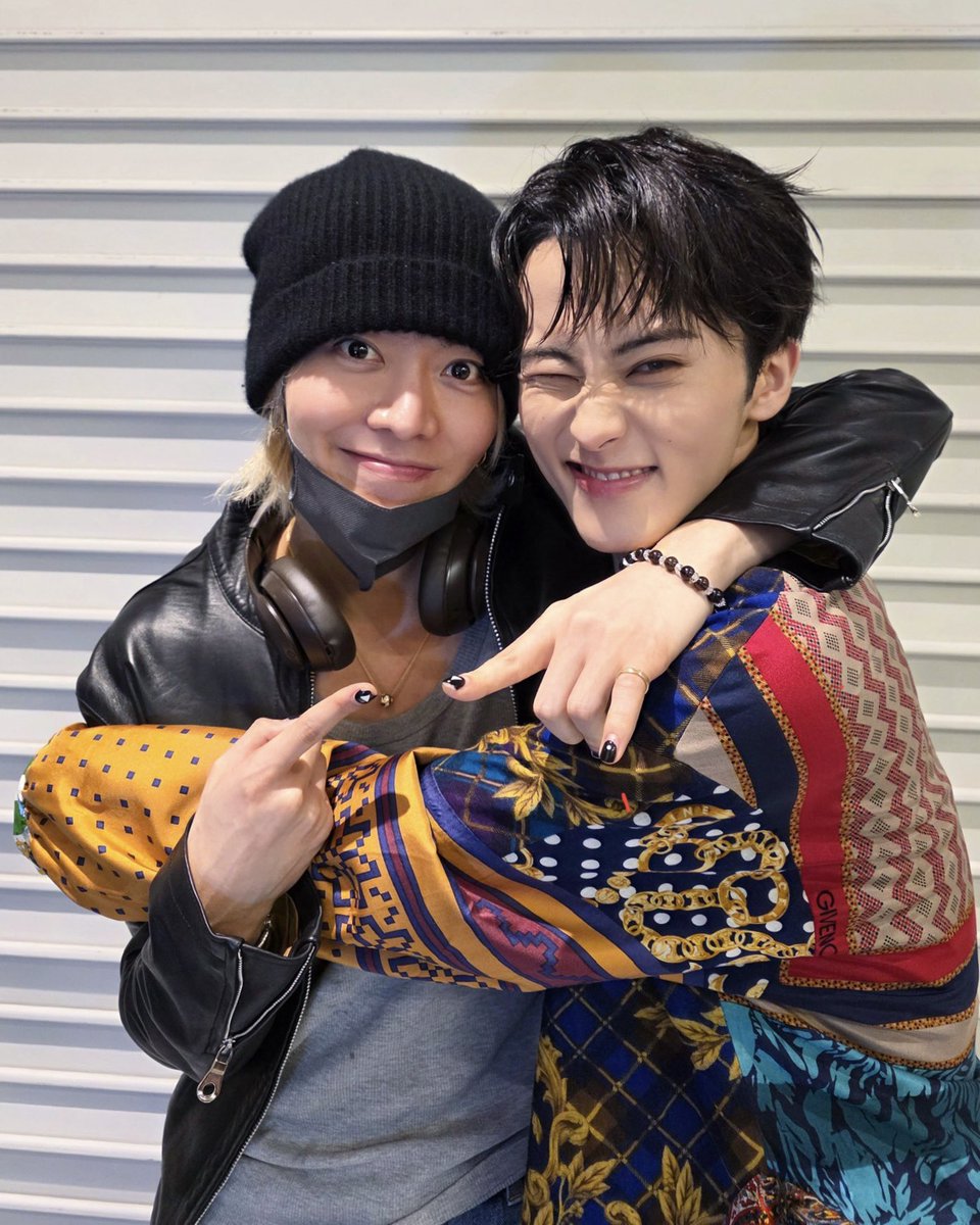 OhMyCin's tweet photo. โครงการยูตะชนะ น้องมาร์คใส่หัวใจดวงเบิ้มให้พี่เค้า ยูตะม้าครักกันมากจริงๆ 😍😳😍
#yutmark #yutamark
#loveyusomark
#ยูตะมาร์ค https://t.co/R2msokTruL