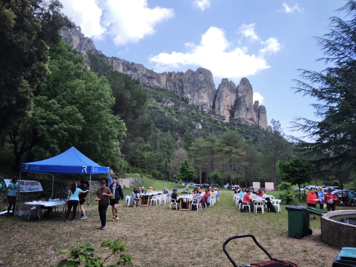 AjRoquetes's tweet photo. 🚶 𝗘𝗦𝗣𝗢𝗥𝗧𝗦 | 😍 QUIN PAISATGE TENIM 🌺
🏞️ Celebrada la 1⃣4⃣a Marxa #LaJocaClubAlpí, amb 1⃣4⃣0⃣ participants i sortida a 📍 l'Àrea de La Vall.
🥾 3⃣ itineraris de #senderisme a #LoPort, amb sortejos, regals i dinar de germanor! 🌮
👉🏼 SALUT I MUNTANYA❗️
#RoquetesÉsPort https://t.co/78j1EvnPoU