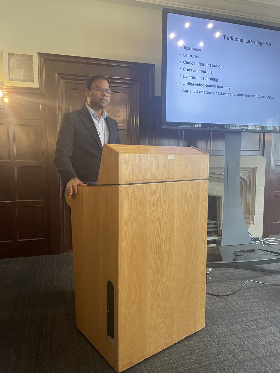 FacultyPainMed's tweet photo. Here is Dr Arul James talking to our delegates about his augmented reality course in regional anaesthesia - ARIRA. You can read more about ARIRA here:
https://t.co/XMM31mlKig https://t.co/JOlYPM1wWh