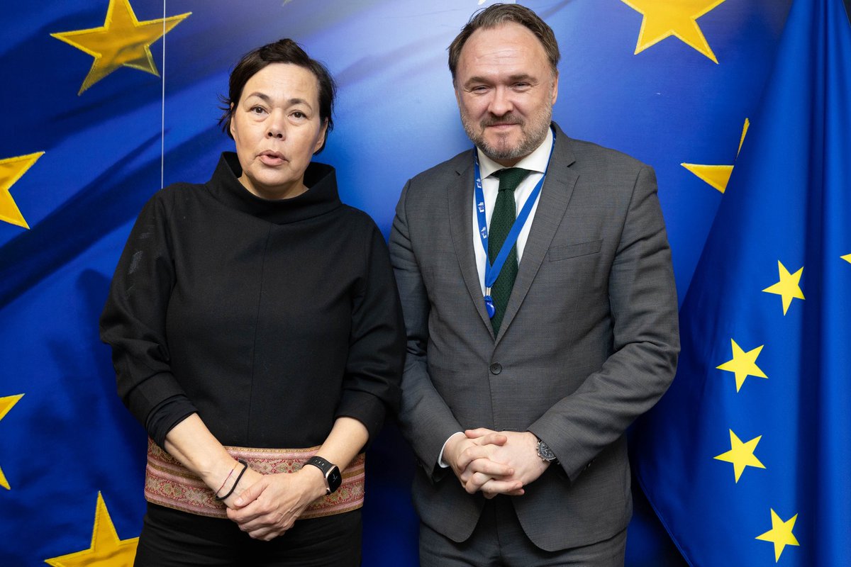 GreenlandEU's tweet photo. 🇬🇱🇪🇺

🇬🇱 Nunanut Allanut Naalakkersuisoq Vivian Motzfeldtip EU-mi Kommisæri Dan Jørgensen 15. maj ataatsimeeqatigiipput.

🇩🇰 Naalakkersuisoq for Udenrigsanliggender Vivian Motzfeldt og EU-Kommissær Dan Jørgensen afholdt møde 15. maj. https://t.co/MglTGnc4wh