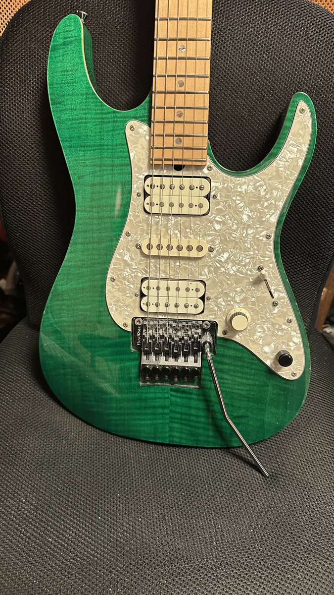 grico55's tweet photo. Rec様にって事で
PRS SEのピックアップ&配線交換&
全体微調整と
パシフィカの配線交換終了〜🫡
最速でも即日でピックガード外すって
なるとやっぱ2本が限界でした
って事でDragonflyはお泊まりです‼️
お渡しまでキッチリ調整と音質効果アップしてお渡ししたいと思います✨
#PRSSE
#pasifica
#Dragnfly https://t.co/3XaTZ3NmPk