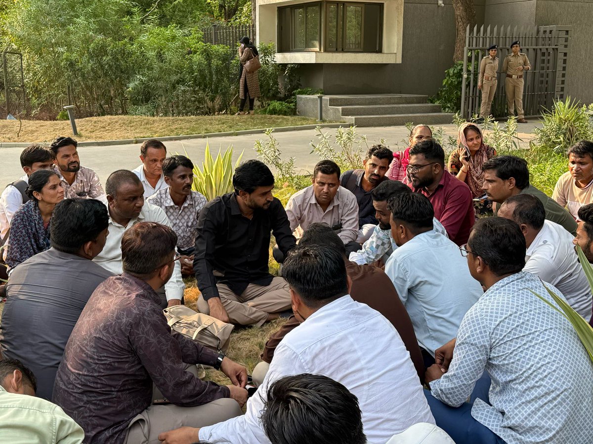 ગાંધીનગર ખાતે ટેટ 1 અને ટેટ 2 ની ભરતીમાં ઓબીસી અને એસસી ને અન્યાય થયો છે એ વાતને લઈને તમામ યુવાનોએ મને રૂબરૂ મળી એમની રજૂવાતો કરી, આ મુદે વિધાર્થીઓની રજૂવાતો સાંભળી કોઈ પણ વર્ગને નુકશાન ના થાય એ રીતે નિયમ મુજબ મદદ કરવા ખાતરી આપી,આ તકે મારી સાથે લાલભાઈ અને પુષ્પકભાઈ હાજર રહ્યા હતા