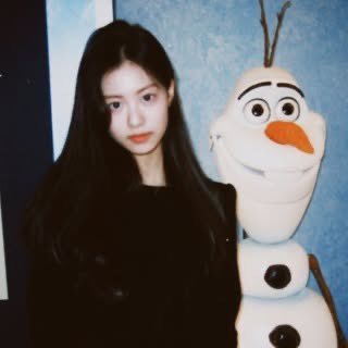 archiveforkgm's tweet photo. started crying when i remembered her favourite movie is frozen 🥹 https://t.co/iqXlP8LZby
