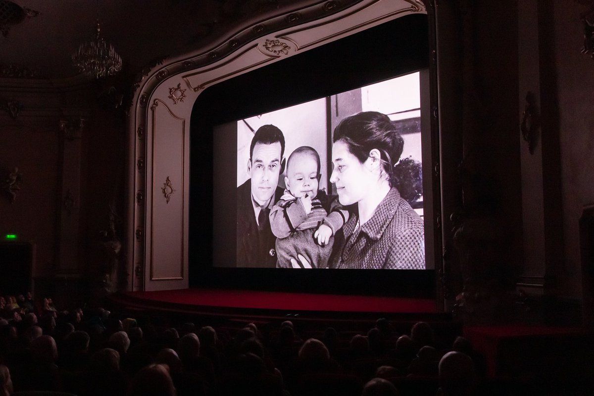 Tikai šovakar un vienā seansā - dokumentālā filma "Dzimuši Sibīrijā. Mārtiņš Vilsons". 

Seansu papildinās tikšanās ar filmas veidotājiem - režisori Dzintru Geku un aktieri Mārtiņu Vilsonu. Sarunu vadīs Daira Āboliņa.

Uz tikšanos plkst. 19.30 ➡️ ej.uz/Dzimuši_Sibīri…