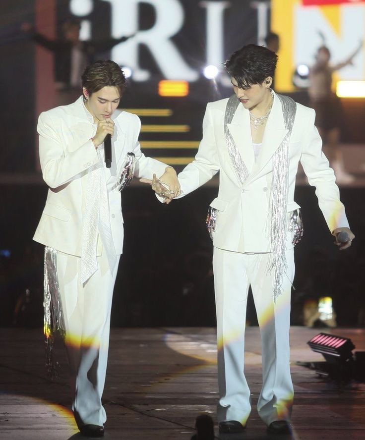 poly 🍎 in WU era 📿 tweet media