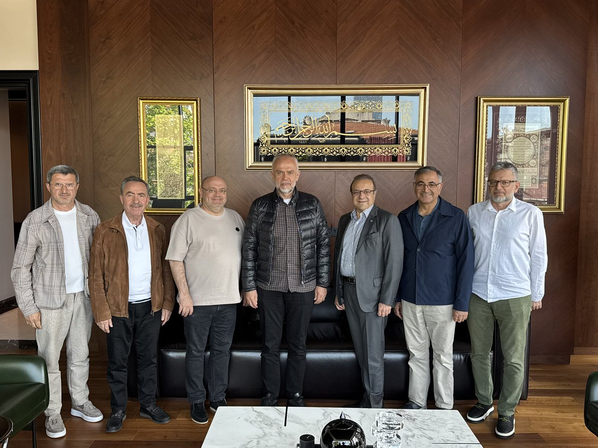 Önceki dönem Avrupa Birliği Bakanımız <a href="/EgemenBagis/">Egemen Bağış</a>, Önceki dönem Üsküdar Belediye Başkanımız Mustafa Kara,İş Adamı Haluk Sert,Şenol Çetin , Neşat Esmer ve Mustafa Poyraz’ı ofisinizde misafir ediyoruz.

Nazik ziyaretlerinden ötürü kendilerine teşekkür ediyorum.