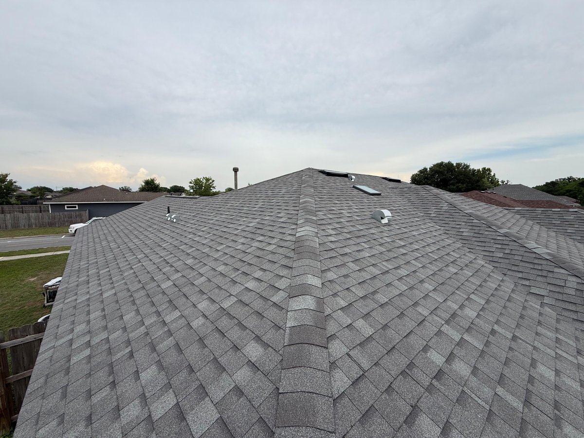 AtlanticRoofsFL's tweet photo. 🔦 This Week's Roof Spotlight
🏠 IKO Cambridge (IKO Roofing)
🔨 Architectural Shingles
🎨 Black
🌪️ 130 MPH Wind Resistance
📞 352.327.7663
🧰 Licensed &amp; Insured: CCC 1326702
#AtlanticRoofingFL #YourLocalRoofingPartner #IKOShingles https://t.co/BuJjX0B82b