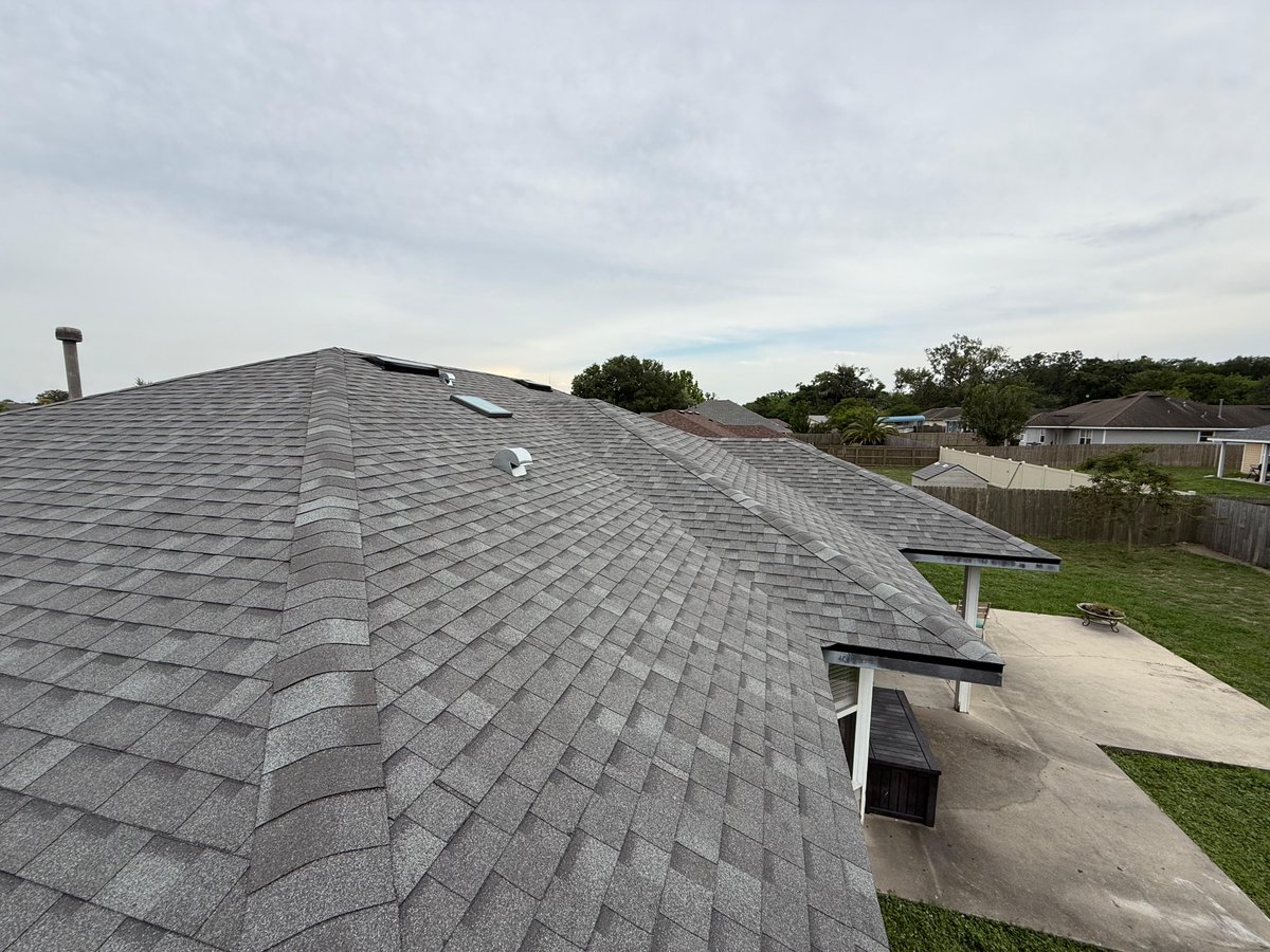 AtlanticRoofsFL's tweet photo. 🔦 This Week's Roof Spotlight
🏠 IKO Cambridge (IKO Roofing)
🔨 Architectural Shingles
🎨 Black
🌪️ 130 MPH Wind Resistance
📞 352.327.7663
🧰 Licensed &amp; Insured: CCC 1326702
#AtlanticRoofingFL #YourLocalRoofingPartner #IKOShingles https://t.co/BuJjX0B82b