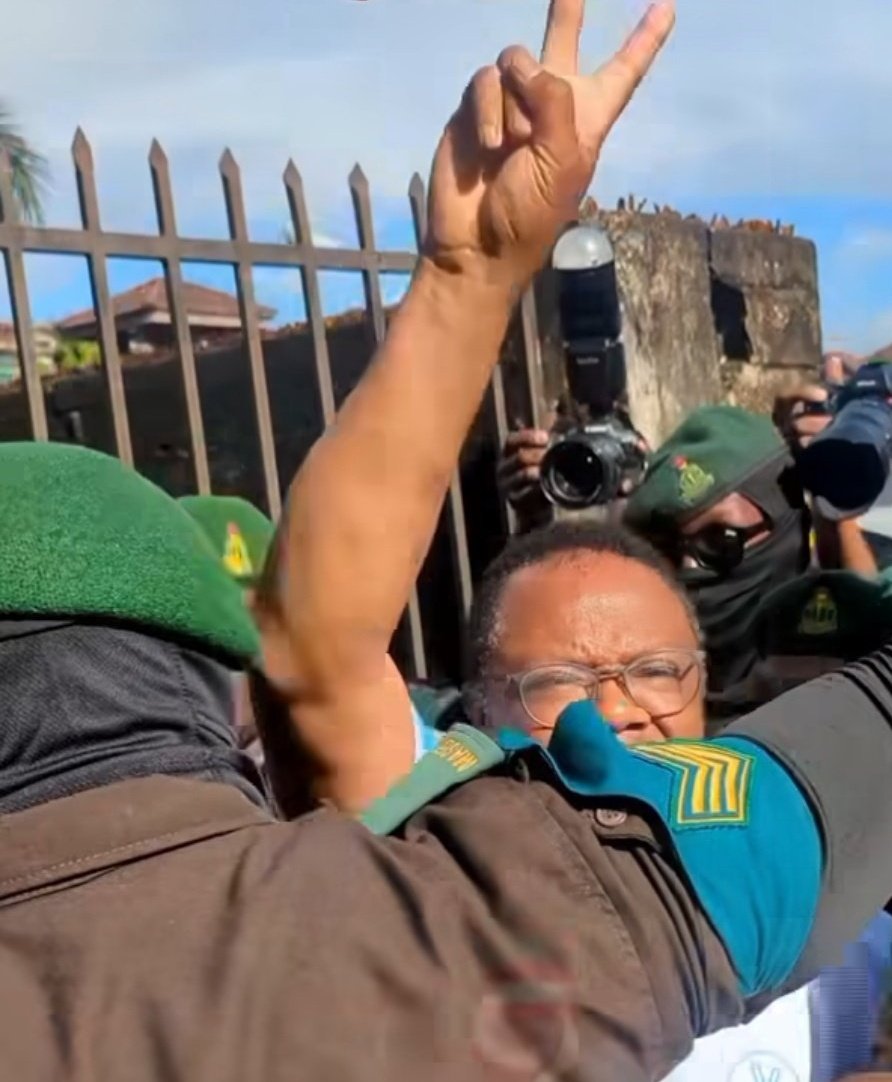 Kuonesha upendo  kwa <a href="/TunduALissu/">Tundu Antiphas Lissu</a>  repost 500

One love ❤️
