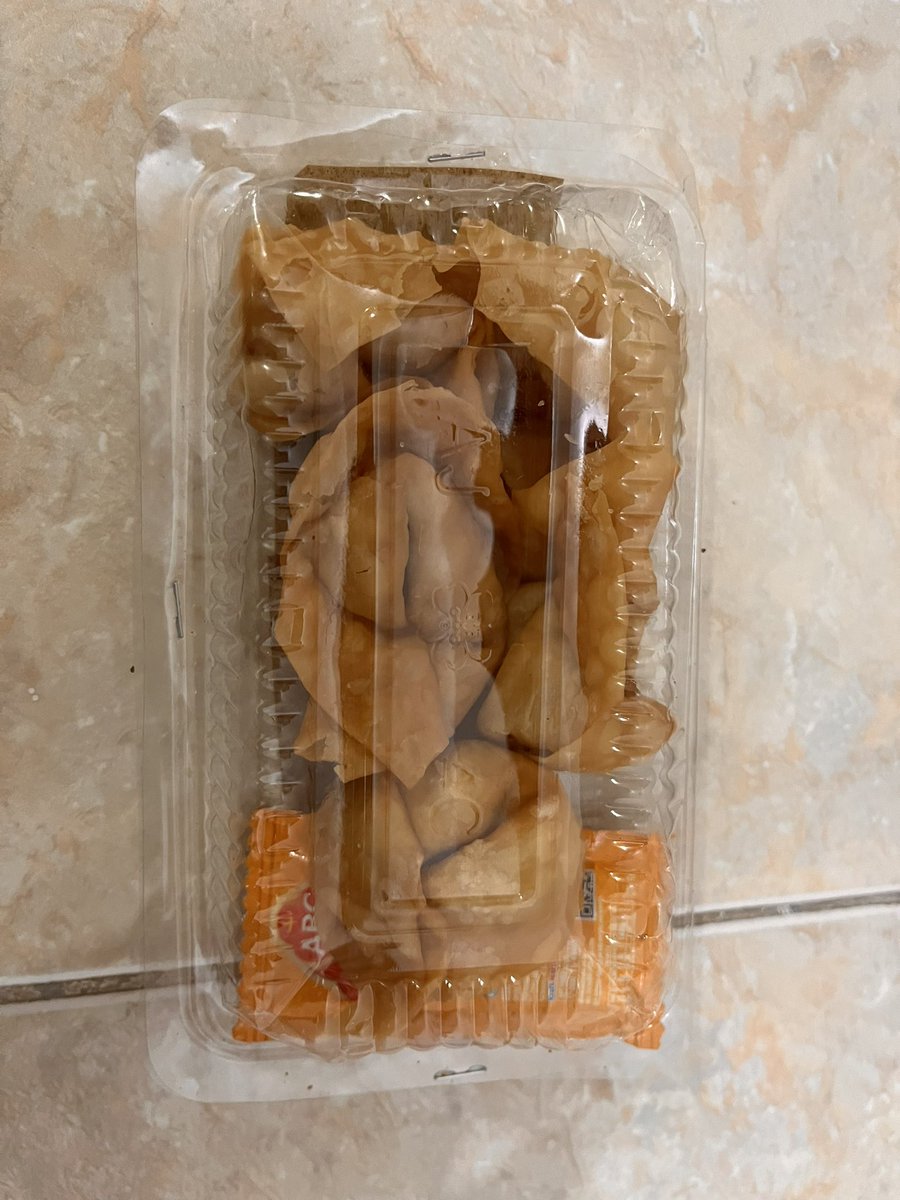 Guys aku open PO buat hari jumat area sby , bantu jual budeku buat pangsit goreng sayur &amp; ayam.  Ongkir flat 5rb aja, 1 pack isi 5pcs (7.000). Bisa DM atau WA aku yaa. Terimakasih semoga rejekinya berkah yg mau beli. Lope2^^