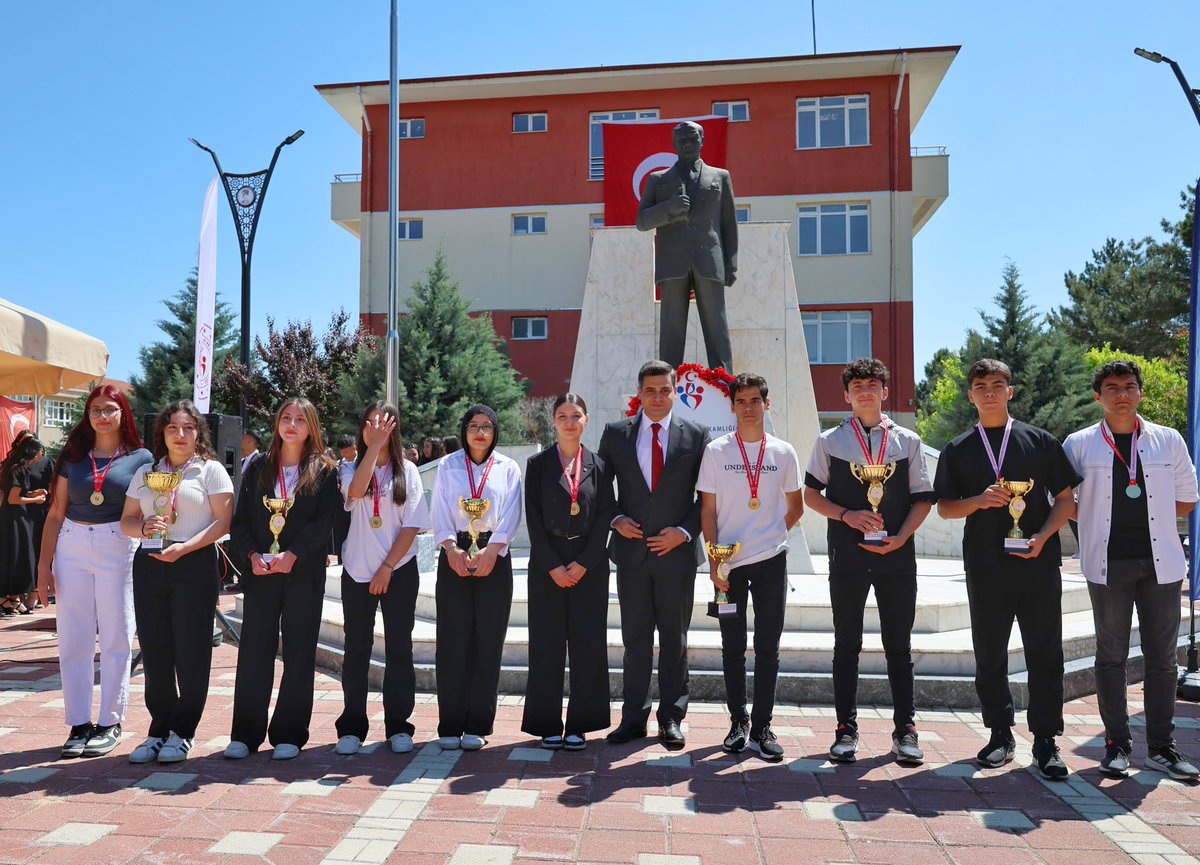 Vatanımızın birliği ve milletimizin bağımsızlığı uğruna Gazi Mustafa Kemal ATATÜRK önderliğinde, 19 Mayıs 1919 günü Samsun’dan başlatılan bağımsızlık mücadelesinin 106. yıl dönümü ilçe protokolü ve vatandaşlarımızın katılımı ile   coşkuyla kutlandı.