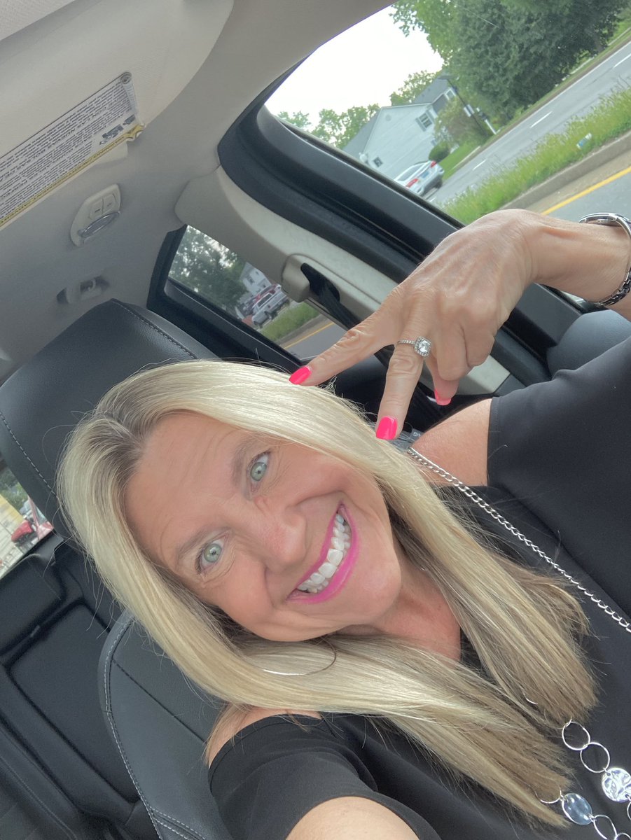 Cardsgirl8's tweet image. 5 MORE DAYS EDUCATING OUR YOUTH THEN ✌🏻 #vacation #pooltime #chill #nokids  🏊 ☀️ ✈️