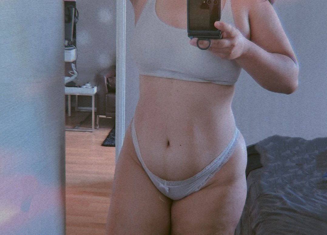 อัพเดทหุ่นช่วงนี้ 😅 กินแซ่บไปหน่อยยย.
รับบัตรคิวจับพุงได้นะงับบบ 🤏🏻😽