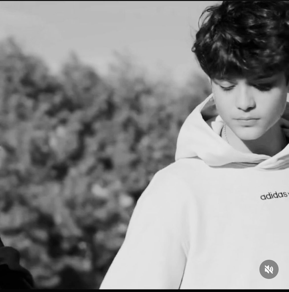 Canım Atatürkün 19 Mayıs 1919 günü Samsun'a ayak basıp kurtuluş mücadelesini başlattığı ve ulusu emanet ettiği şerefli Türk gençlerini korumak onları müdafaa etmek de bizlerin boyun borcudur. Ahmet'im seninleyiz oğlum!
#19MayısGenclikveSporBayramı
#AhmetMinguzziEmsalOlsun