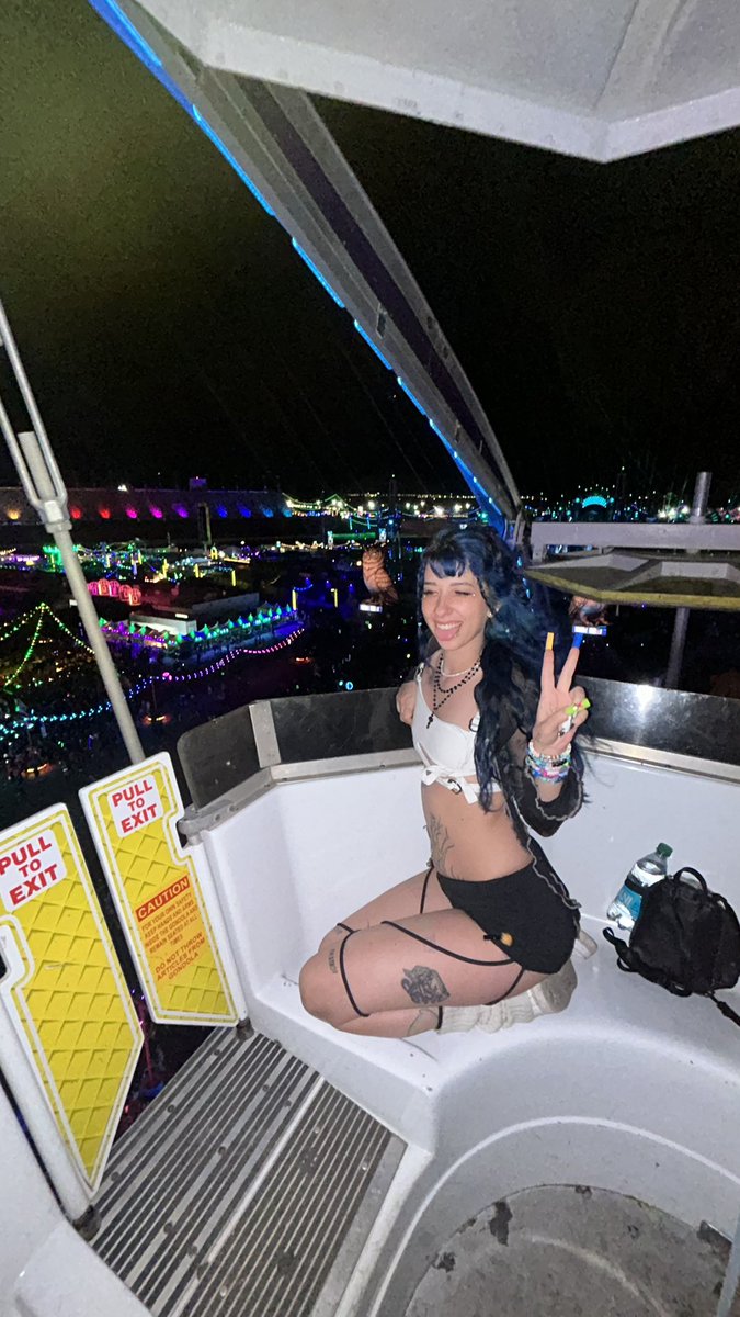 siena______'s tweet image. THANK YOU FR #EDCLV 🎈🙂‍↔️