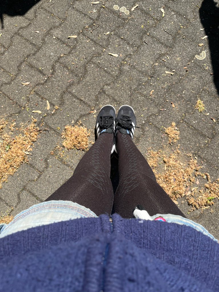 Welche Flüsse kennt eine Blondine ?
Rhein Inn Main Po 🤣😜